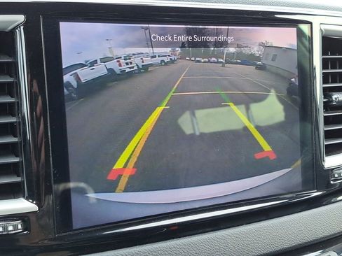 Used 2023 Chrysler Pacifica Touring-L FWD image 29