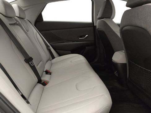 Used 2025 Hyundai Elantra Limited FWD image 19
