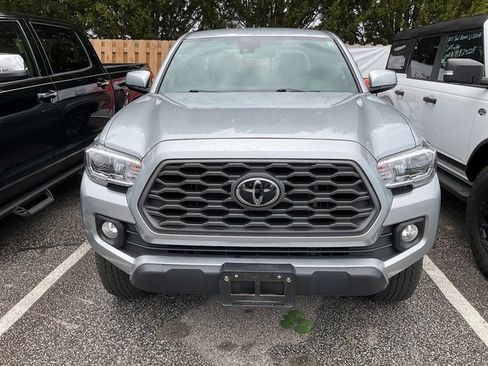 Used 2022 Toyota Tacoma TRD Off-Road image 2