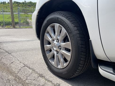 Used 2018 Toyota Sequoia Platinum AWD/4WD image 7