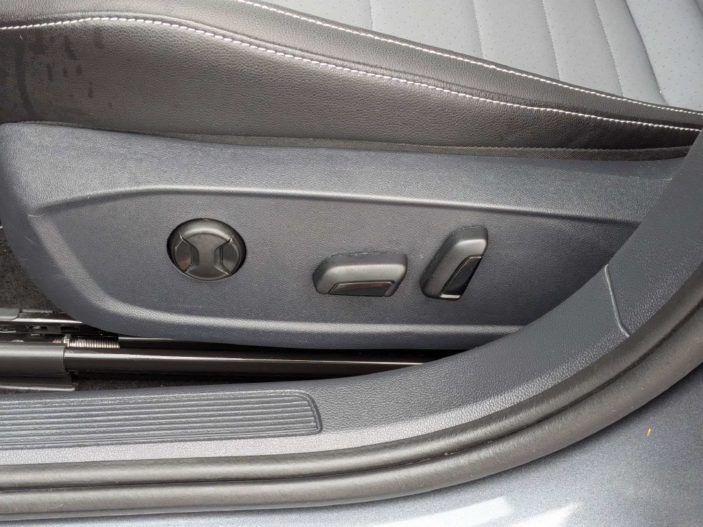 Certified 2026 Volkswagen Jetta SE FWD image 19