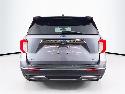 Used 2022 Ford Explorer XLT w/ Equipment Group 202A image 6