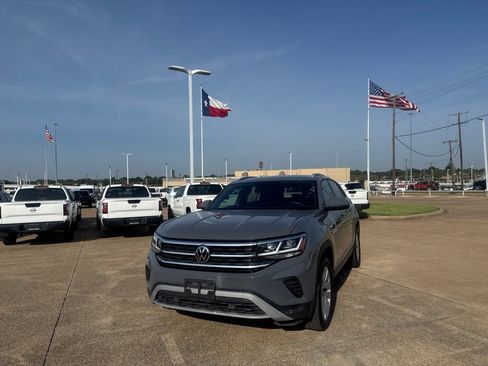 Used 2021 Volkswagen Atlas Cross Sport SE FWD image 6