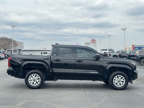 Used 2025 Toyota Tacoma SR5 image 7