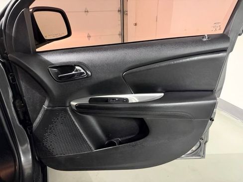Used 2018 Dodge Journey SE w/ Connectivity Group FWD image 24