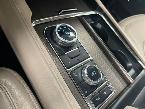 Used 2024 Ford Expedition Limited image 18