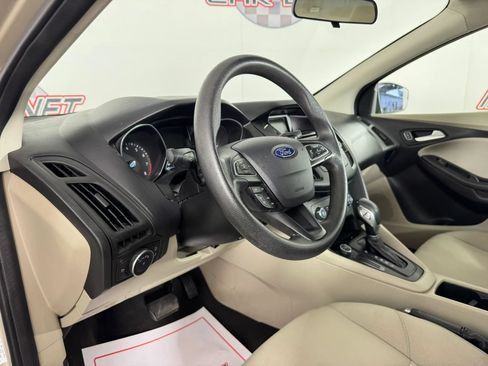 Used 2017 Ford Focus SE FWD image 10
