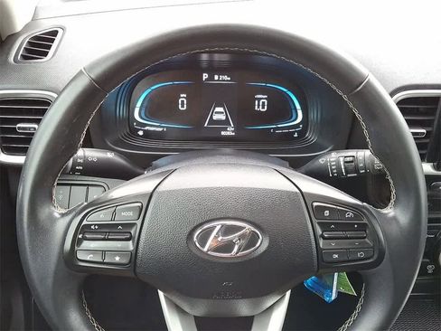 Used 2023 Hyundai Venue SEL image 19