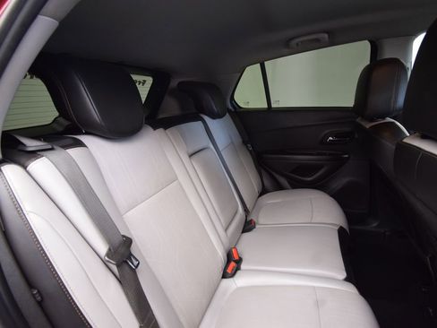 Used 2021 Chevrolet Trax LT w/ Driver Confidence Package image 17