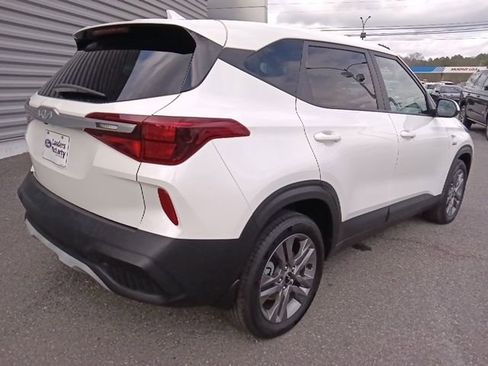Used 2023 Kia Seltos LX AWD/4WD image 3