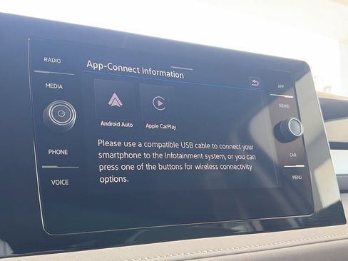 Certified 2025 Volkswagen Taos SE FWD image 22