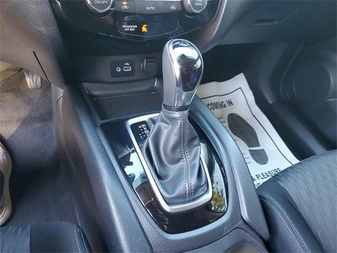 Used 2019 Nissan Rogue SV image 24