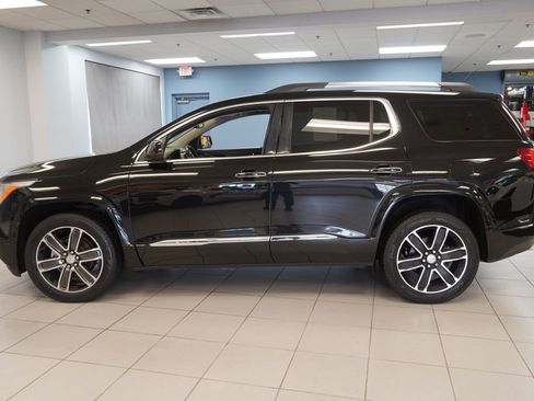 Used 2017 GMC Acadia Denali w/ Technology Package image 2