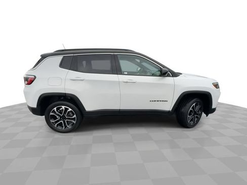 Used 2023 Jeep Compass Limited w/ Sun and Sound Group AWD/4WD image 9
