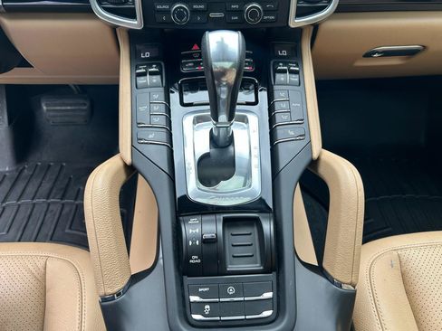 Used 2016 Porsche Cayenne AWD/4WD image 23