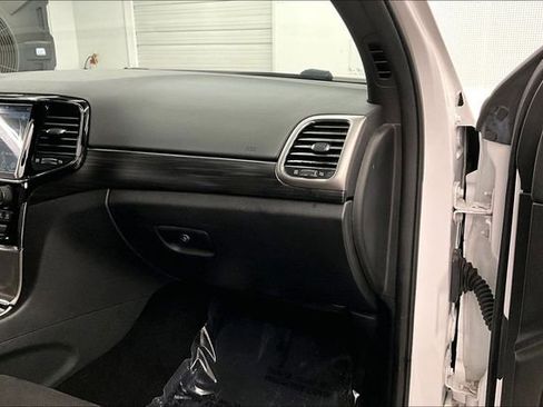 Used 2020 Jeep Grand Cherokee Altitude AWD/4WD image 19