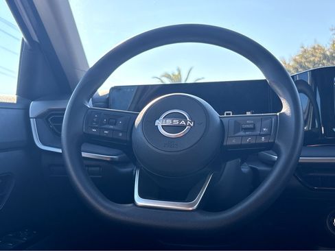 Used 2025 Nissan Kicks S image 11