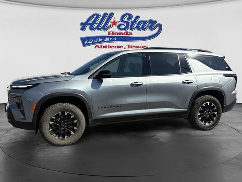 Used 2025 Chevrolet Traverse Z71 AWD/4WD image 3