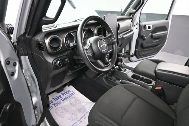 Used 2023 Jeep Wrangler Unlimited Sport AWD/4WD image 9