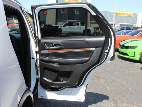 Used 2018 Ford Explorer Platinum AWD/4WD image 12