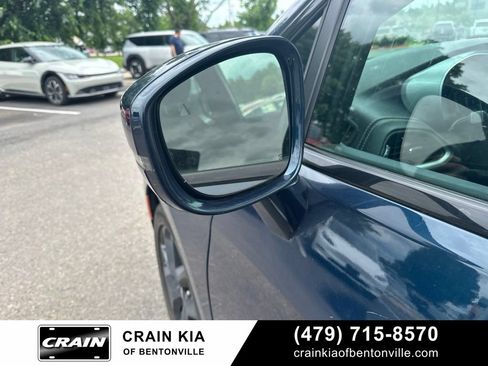Used 2021 Chrysler Pacifica Touring w/ S Appearance Package FWD image 8
