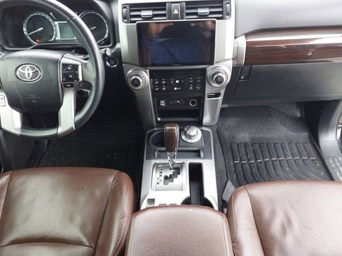 Used 2018 Toyota 4Runner SR5 AWD/4WD image 11