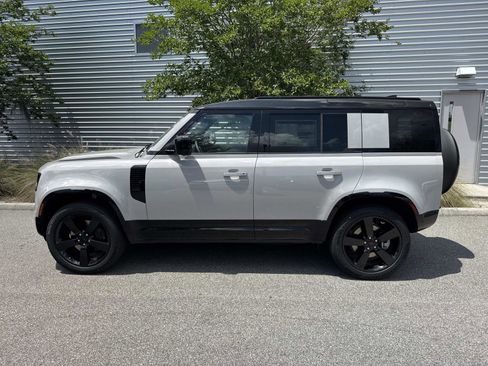 New 2026 Land Rover Defender 110 X-Dynamic SE AWD/4WD image 2