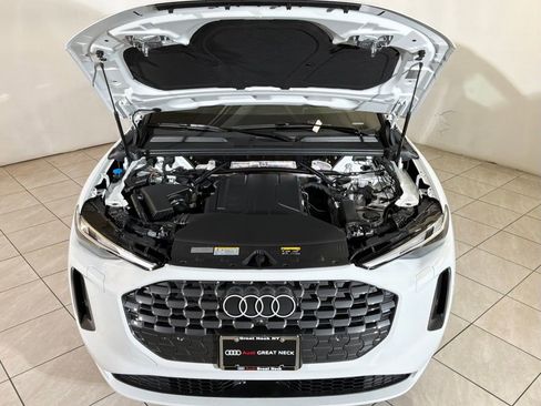 Used 2025 Audi Q5 Premium w/ Convenience Package image 18