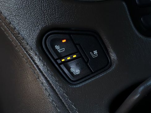 Used 2019 GMC Yukon XL Denali w/ Open Road Package AWD/4WD image 45