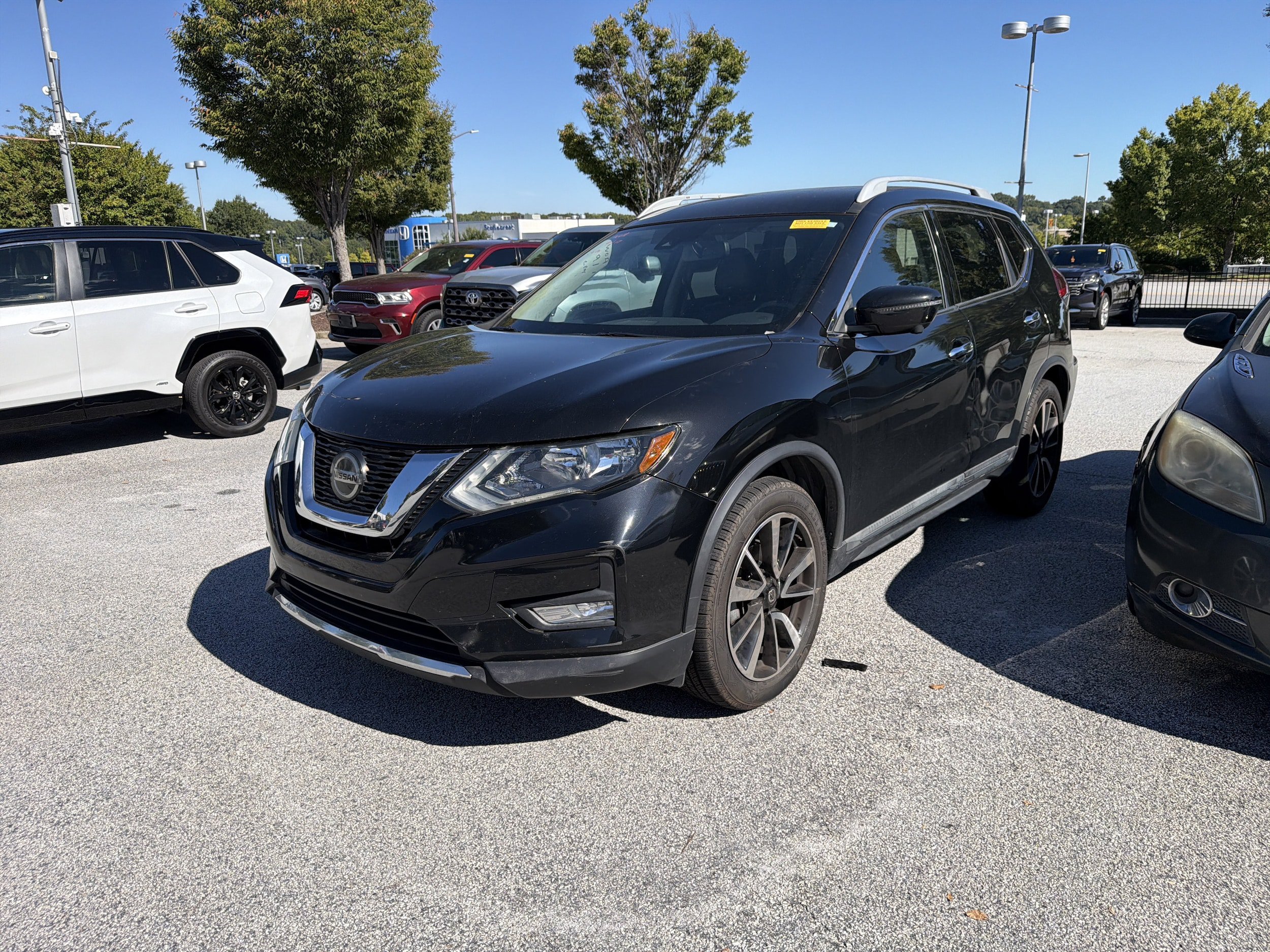 Used 2019 Nissan Rogue FWD image 2