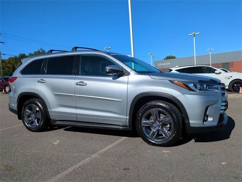 Used 2018 Toyota Highlander Limited Platinum image 2
