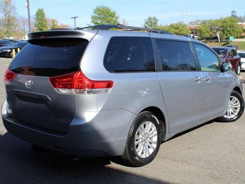 Used 2013 Toyota Sienna XLE w/ Entertainment Pkg FWD image 5
