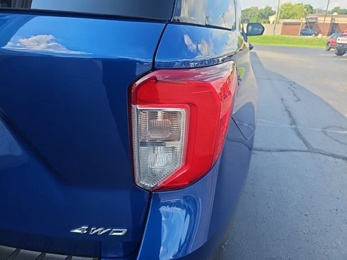 Used 2022 Ford Explorer XLT w/ Equipment Group 202A AWD/4WD image 6