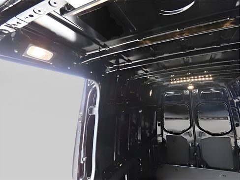 Used 2024 Mercedes-Benz Sprinter 2500 image 21