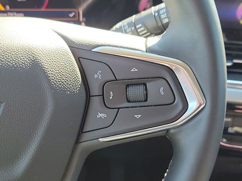 Certified 2025 Chevrolet Trax LT w/ LT Convenience Package FWD image 25