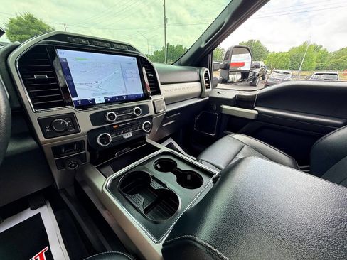 Used 2022 Ford F350 Lariat w/ Black Appearance Package AWD/4WD image 33