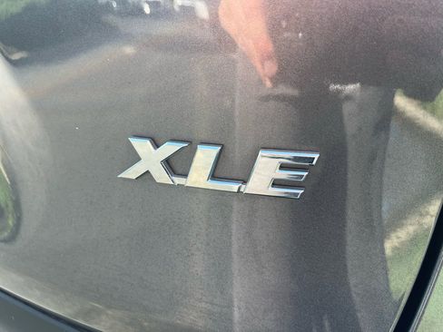 Used 2022 Toyota RAV4 XLE w/ Carpet Mat Package (TMS) image 38