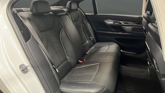 Used 2019 BMW 750i xDrive AWD/4WD image 25