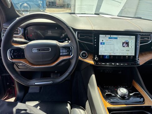 Used 2022 Jeep Grand Wagoneer Series III image 21