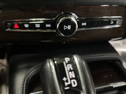 Used 2019 Volvo XC90 T6 Momentum w/ Advanced Package image 23