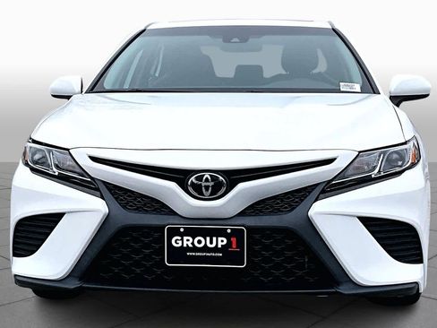 Used 2020 Toyota Camry SE image 4