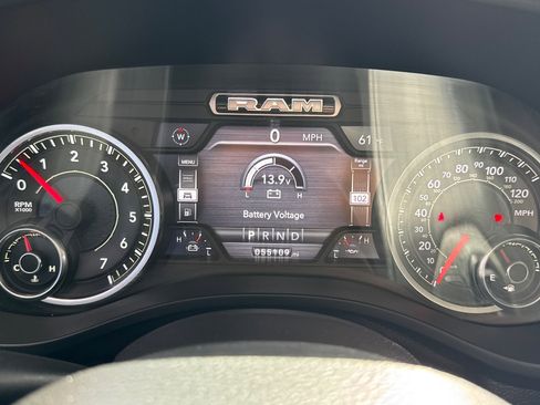 Used 2019 RAM 1500 Laramie AWD/4WD image 23