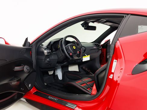 Used 2019 Ferrari 488 Pista image 14