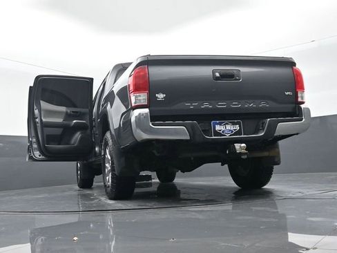 Used 2017 Toyota Tacoma SR5 image 30
