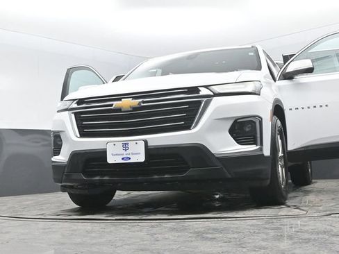 Used 2023 Chevrolet Traverse LT image 38