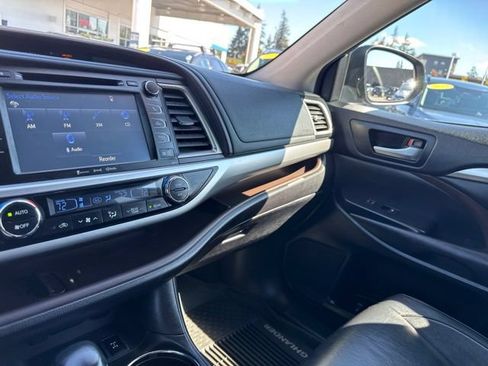 Used 2017 Toyota Highlander XLE AWD/4WD image 28