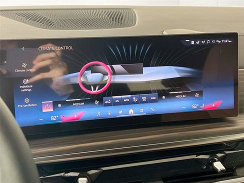 New 2026 BMW X5 xDrive40i w/ Parking Assistance Package image 16