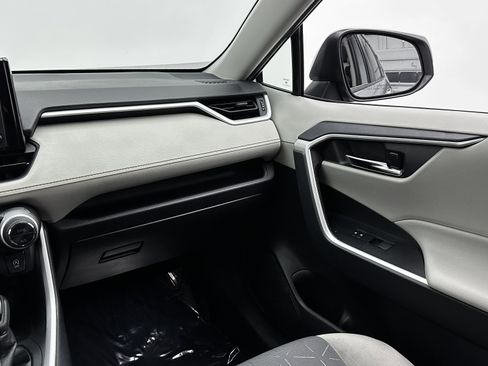 Used 2021 Toyota RAV4 XLE image 26