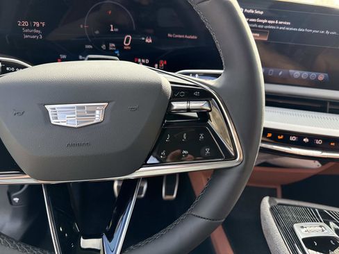 New 2026 Cadillac Optiq Luxury 2 image 32