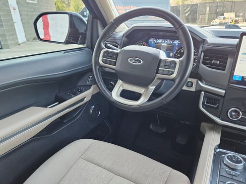 Used 2022 Ford Expedition Max XLT image 9